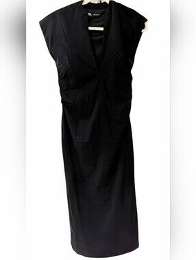 Zara Classic Black Cap-Sleeve Sheath Bodycon  Dress - Women's. Side Zipper.